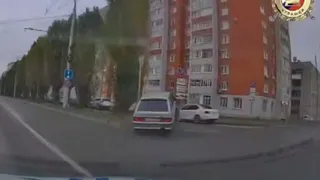 В Чебоксарах водитель, лишенный прав, спровоцировал ДТП при попытке скрыться от полиции