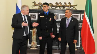 Нижнекамскому инкассатору, остановившему грабителя, вручили медаль