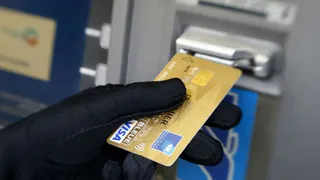 Полиция задержала подозреваемую в мошенничестве с банковской картой