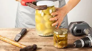 Легко открываем банку с винтовой крышкой