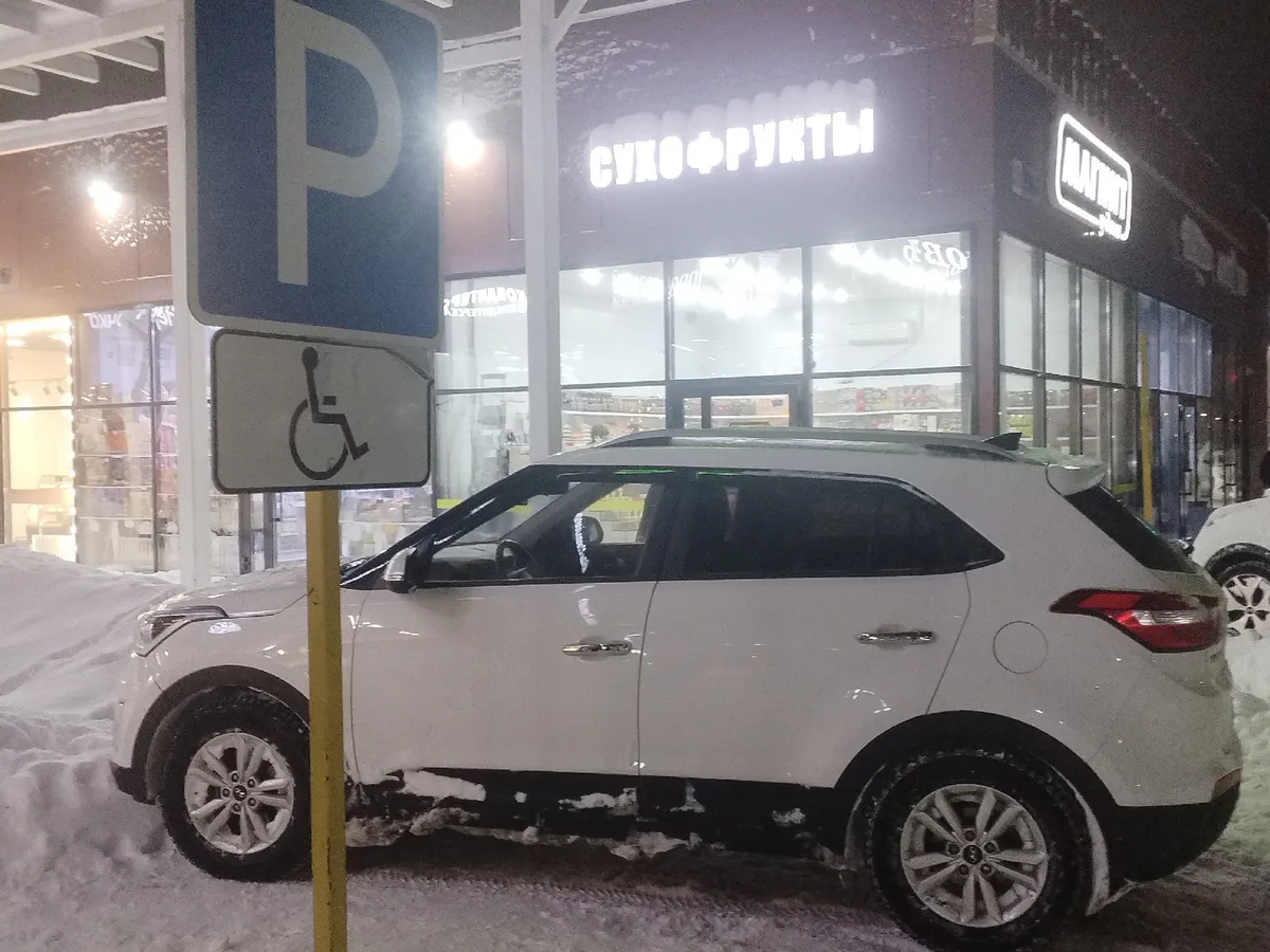 В Нижнекамске водитель предложил обходить его авто….ногами