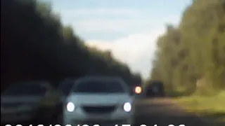 Под Рязанью пять мужчин устроили драку на дороге