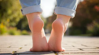 На педикюр больше не хожу, узнала про эти простые хитрости - пяточки нежнее, чем шелк