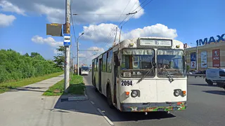 Обрыв сети: на Московском шоссе встали троллейбусы