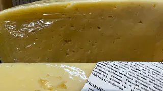 Сыр никогда не сохнет и не плесневеет: храню его верно — долго остается мягким и не портится