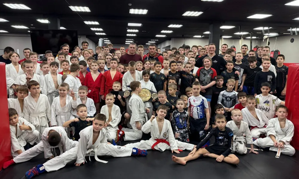 Юные спортсмены Владимирской области провели встречу с известными бойцами ММА