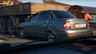 Под Брянском легковушка врезалась в «КамАЗ»: есть пострадавший