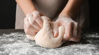 Что нужно сделать, чтобы тесто не черствело