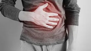 Медик назвал первый заметный симптом агрессивной формы рака