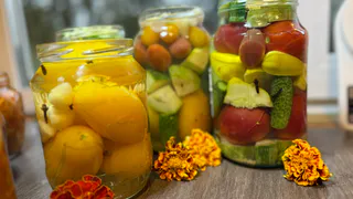 Рассол из банок больше не выливаю — это не отходы, а ценность. Вот что можно с ним сделать на кухне 