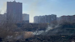Дым ощущается даже в центре: на Зубковой загорелись поля