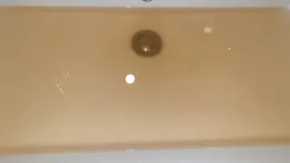 О, желтенькая пошла! Почему в Нижнекамске из кранов течет ржавая вода?