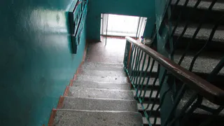 Дезинфекция — все? На Бронной не обрабатывают подъезды