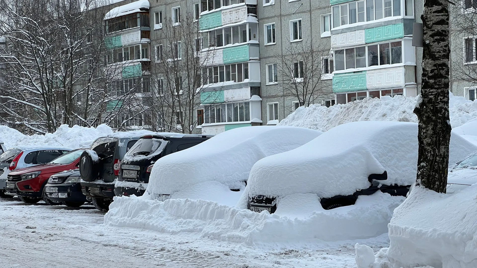 В Казани из‑за снегопадов частично обрушилась крыша жилого дома