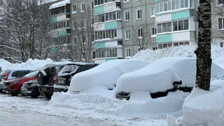 В Казани из‑за снегопадов частично обрушилась крыша жилого дома