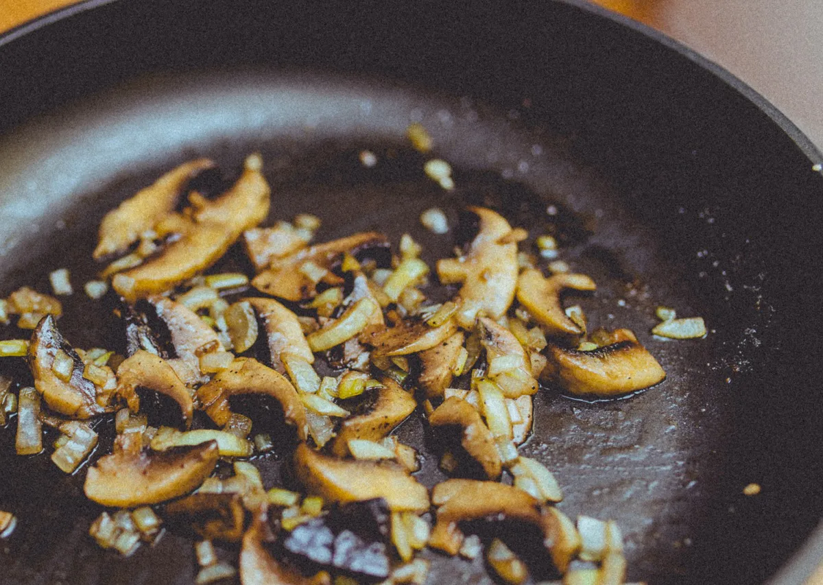 Самый лютый нагар слезет со сковородки за секунды - 4 простых секрета