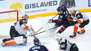 После поражения от "Сибири" магнитогорский "Металлург" вернулся к победам, обыграв дома "Амур"