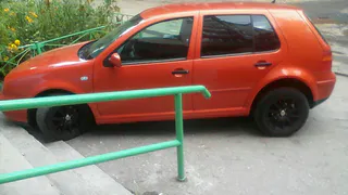 Мастера парковки - автолюбители находят изощренные способы