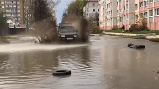 Брянские водители испытали дорогу на улице Медведева на пригодность к трофи-рейдам