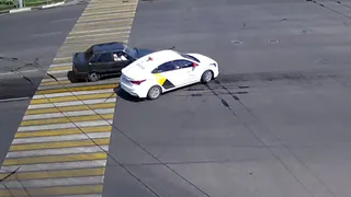 На площади Ленина такси попало в ДТП. Видео