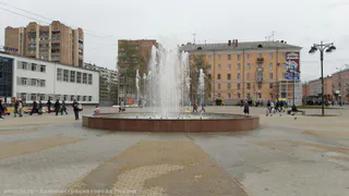 На площади Победы запустили фонтан