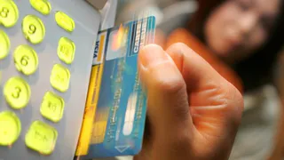 У жительницы Навлинского района Брянской области с банковской карты пропали 18 тысяч рублей