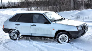 Вечером 1 января водитель ВАЗ-2109 сшиб двух подростков в Александро-Невском районе