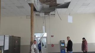 В Рязанской области потолок вокзала практически рухнул на головы людей