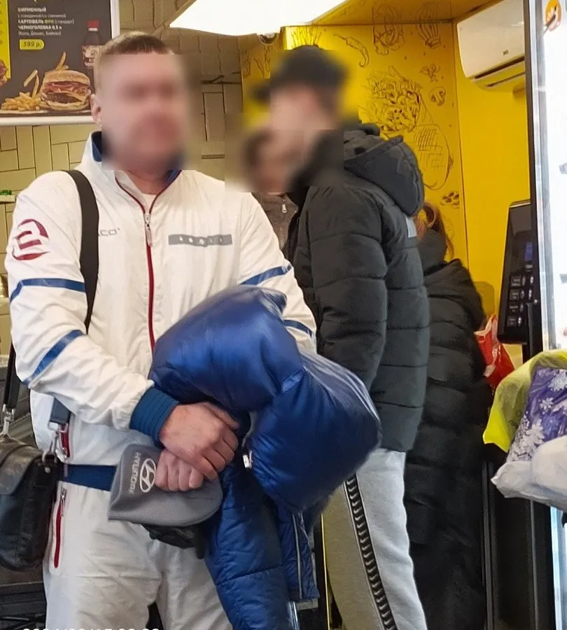 В одном из кафе Магнитогорска мужчина пытался завладеть кассовым аппаратом и подраться с охранниками