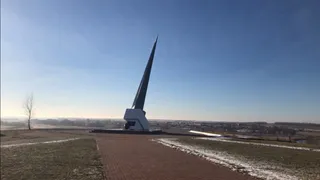 Что за люди: у монумента в Михайловском районе неизвестные изобразили свастику