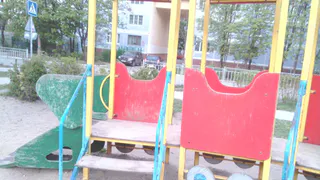 Народная жалоба.Детская площадка на улице Новоселов в ужасном состоянии