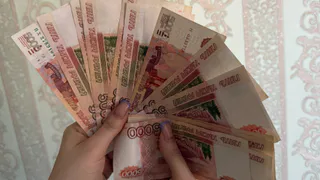 Аферисты, используя доставку цветов в качестве предлога, украли у пензячки около 300 тыс. рублей