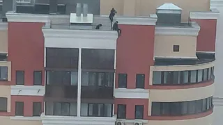 Ради фото в инстаграм? В Рязани засняли подростков на крыше многоэтажки