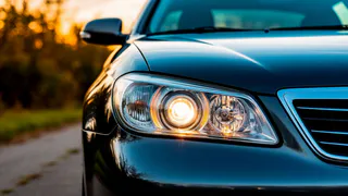 За фары придется заплатить огромный штраф. Водителей ждет новый удар по кошельку
