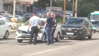 Боевое крещение пройдено: на Касимовском шоссе новенький “Фольксваген” влетел в “Рено”