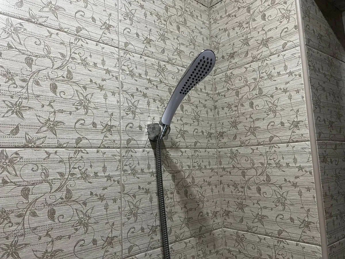 Забудьте о плитке и штукатурке: специалисты рекомендуют современный материал для отделки ванной комнаты