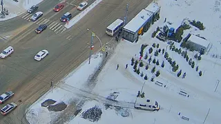 Маршрутка с пассажирами вылетела на тротуар в Челябинске: что стало причиной инцидента