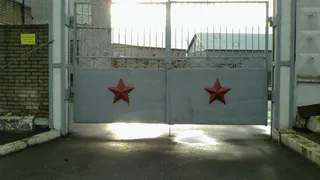 Ворота КПП рухнули на офицера академии ФСИН России