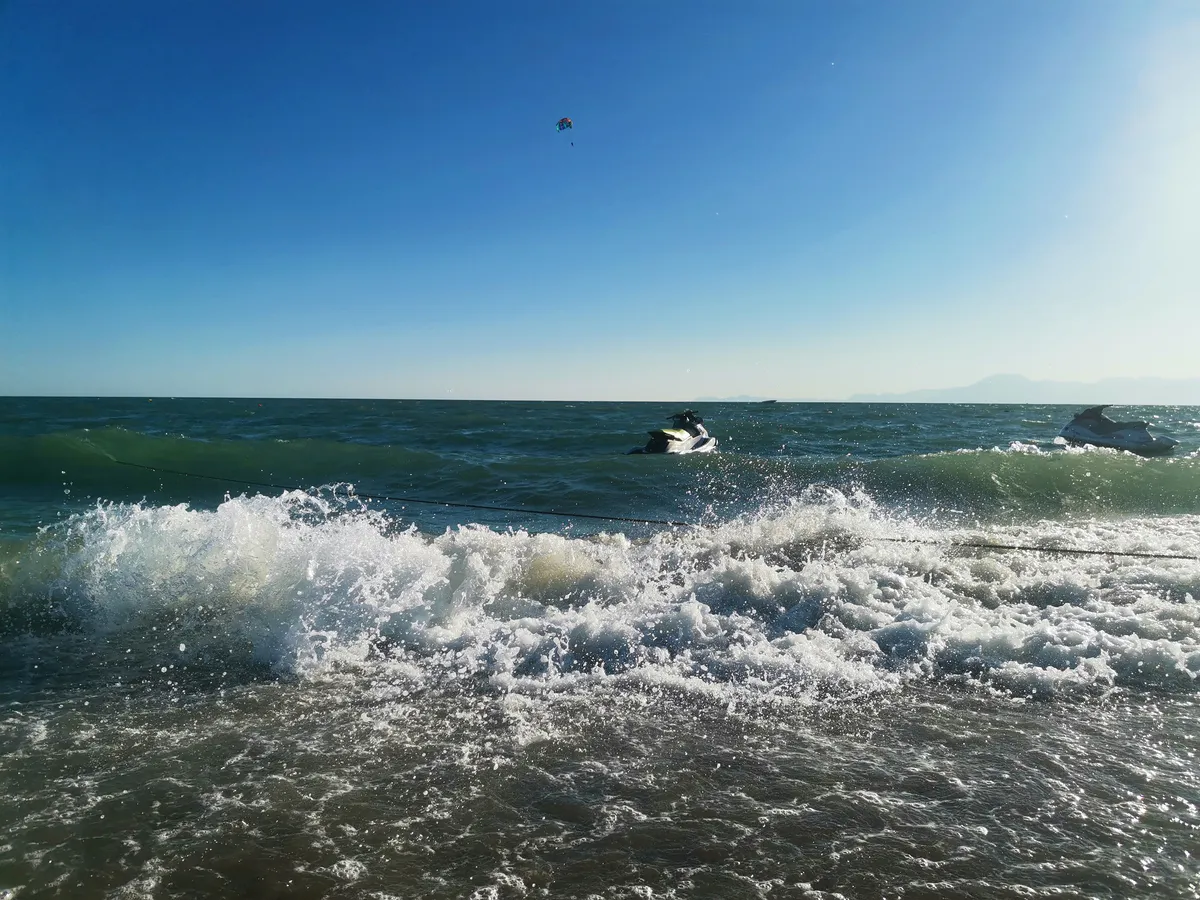 «Чистые пляжи и мало народу»: назван лучший курорт для отдыха в бархатный сезон - и это вовсе не Сочи