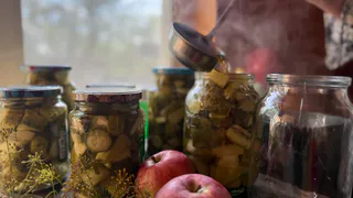 Теперь знаю, почему в банках мутный рассол: вы всегда добавляли не этот овощ при засолке огурцов — запомните раз и навсегда 