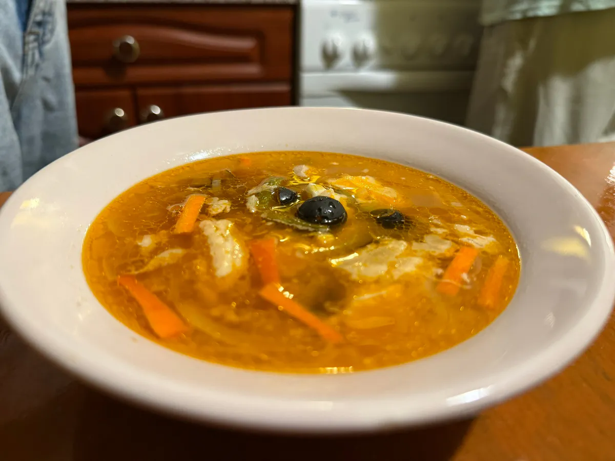 Эти 2 специи сделают куриный бульон еще насыщеннее— добавляйте, если нужен “крепкий вкус”