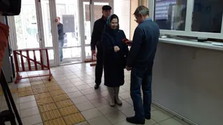 В Брянске бюджетникам измеряют температуру бесконтактными термометрами