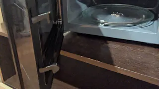 Названы продукты, которые нельзя разогревать в СВЧ-печи: запомните, их только 10