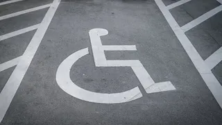 В Магнитогорске предприятие обязали выделить парковочные места для людей с ОВЗ