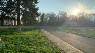 В парке поселка Красная Гора появятся качели и новые дорожки за 3,5 млн рублей