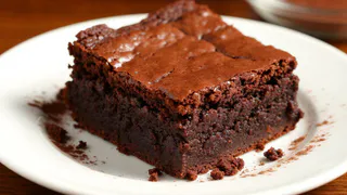 Перемешиваю банан с какао и ставлю в духовку — через 10 минут на столе невероятно вкусный брауни без грамма муки