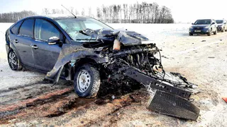 На скользкой дороге: в Скопинском районе лоб в лоб столкнулись две иномарки