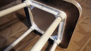 Девушка из Тамалинского района обвиняется в нанесении телесных повреждений табуретом пенсионеру, который домогался ее