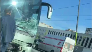 Автобус хоккейной команды «Белые медведи» попал в ДТП в Челябинске: есть пострадавшие