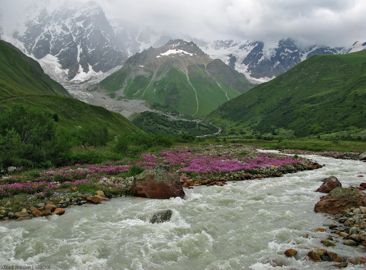 Секретная Грузия, где нет туристов: дикие водопады, вино за копейки и радушие местных